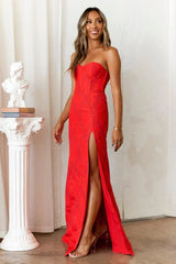 Dear Emilia Amazing The Crowd Maxi Dress Red